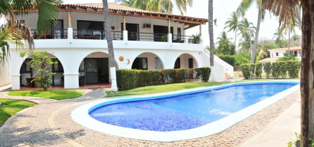 Casa de 6 recámaras hasta 22 personas con alberca, en Club Santiago Manzanillo