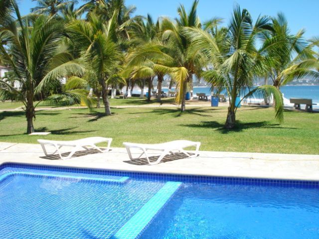 Casa pie de playa 4 recs, 12 personas, Club Santiago Manzanillo